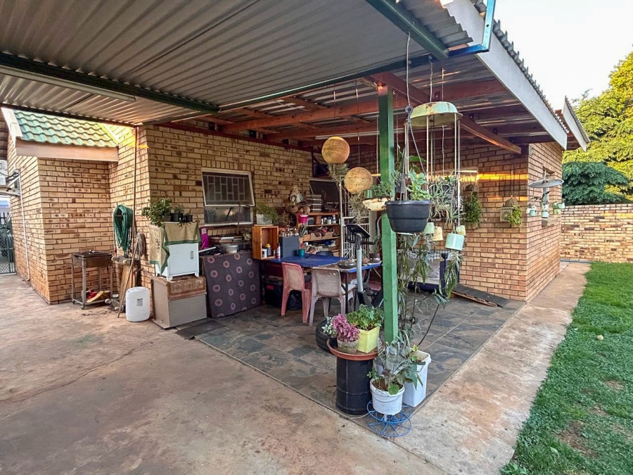 2 Bedroom Property for Sale in Kannoniers Park North West